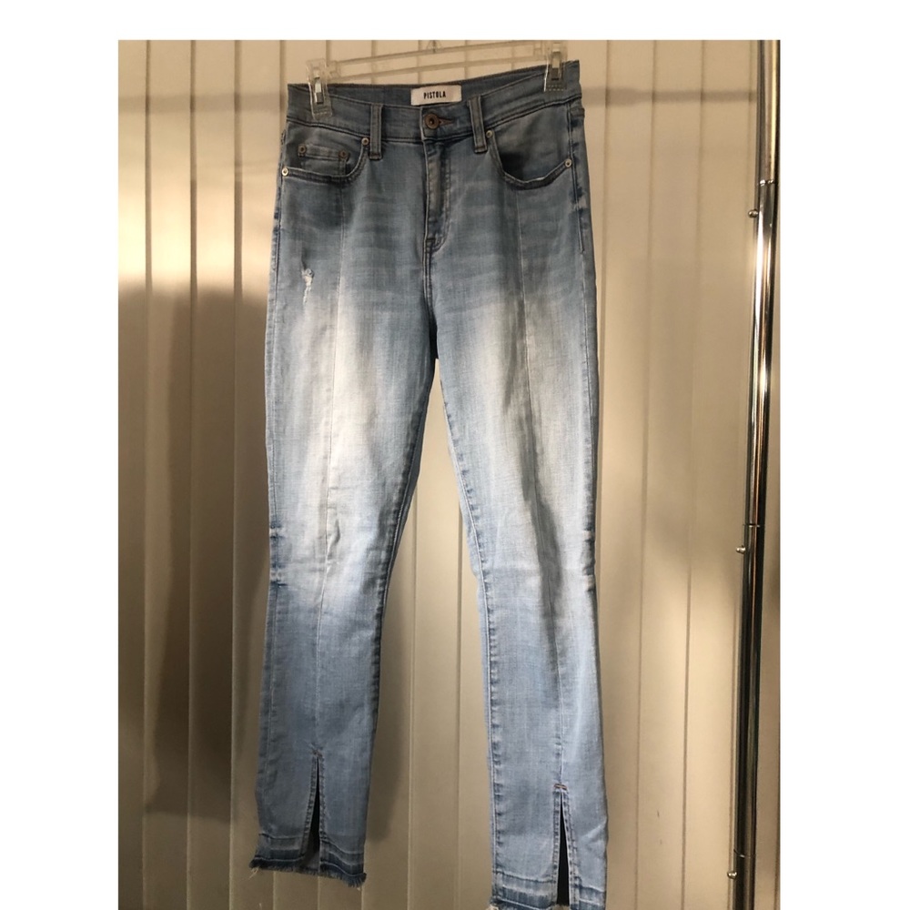 Hi-Waisted Jeans